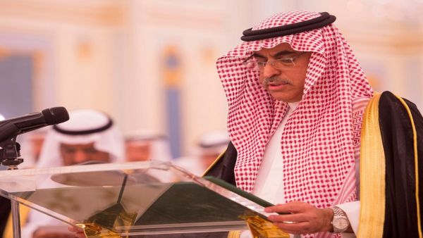 وزير الخدمه يعين ابنه 21 الف