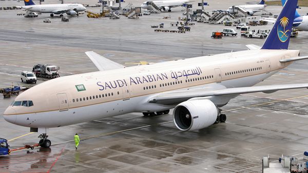 وفاة طيار سعودي قبل الهبوط