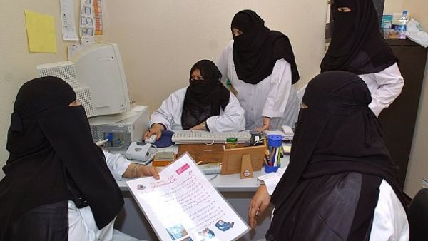 ولي العهد يمنع الاختلاط