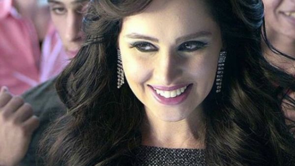 'Kiss Me Not' plot centers around young starlet Fakr (Yasmine Raeis), who abruptly refuses to kiss on-screen