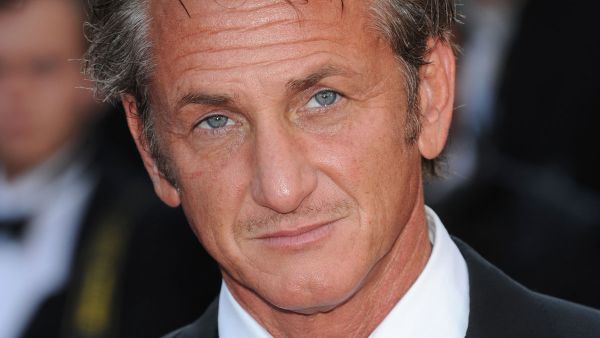 Penn expressed his belief that audiences today are becoming anesthetized by political correctness and censorship on television screens. (Image: Dailysurge.com)
