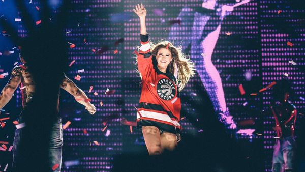 Selena Gomez performing on stage. (Facebook)