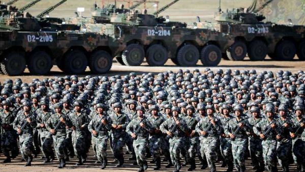 استعراض قوة للجيش الصيني بحضور جينبينغ
