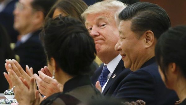 على الراغبين في الحصول على صورة مع ترامب دفع مبلغ 50،000 دولار لكل تذكرة