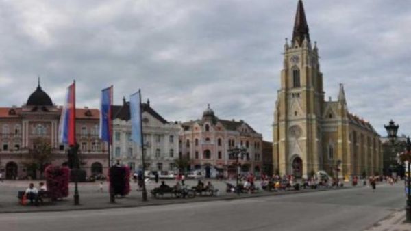 عزل وزير الدفاع الصربي بعد إهانته صحفية