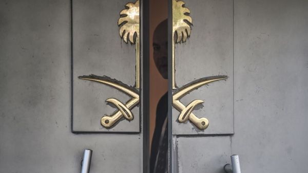 أبلغ مسؤول أمني تركي بأن المحققين الأتراك يستعدون لدخول القنصلية