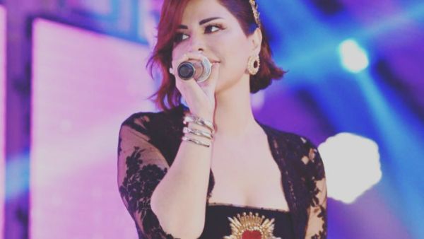 Kuwaiti singer has not yet commented explicitly on whether the shoes she wore in one of the concerts is pure gold or not (Source: shamsofficial_ - Instagram)