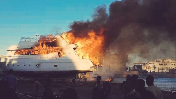 يقع ميناء الحمرية على الساحل الشمالي لدولة الإمارات