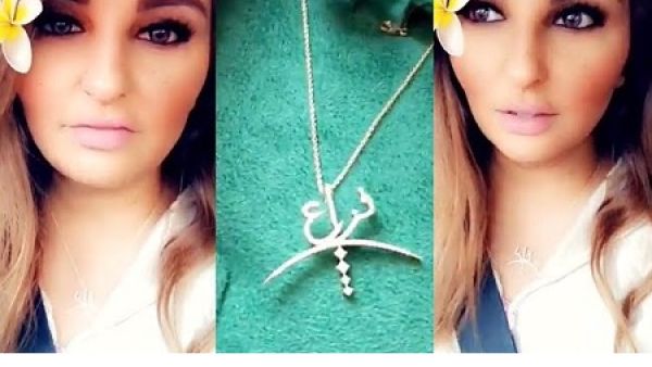 شذى حسون تثير الجدل بقلادتها الغريبة!