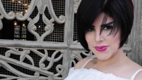 الفنانة شمس الكويتية