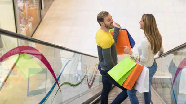 عقل الرجل مبرمج على شراء ما يحتاجه أما المرأه مبرمجة على شراء ما يعجبها 