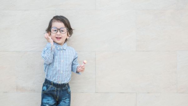 كل أم تطمح في أن يتمتع أطفالك بذكاء خارق وعقل سليم (shutterstock.com)
