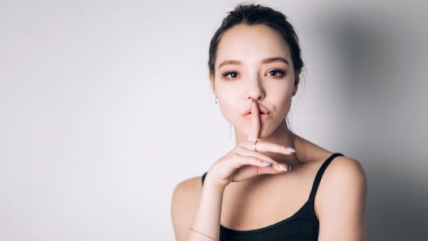 الأسرار التي يخفيها الأشخاص عن أنفسهم تتمثل في عدم الثقة بالنفس (shutterstock.com)
