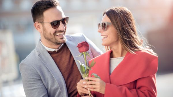 ماذا ستهدين زوجك أو حبيبك في هذا العيد....؟ (shutterstock.com)