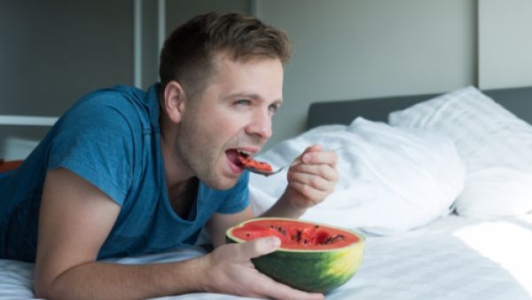 بات البطيخ يُعرف بأنه مغذي جنسي فعال وآمن للرجال والنساء (shutterstock.com)
