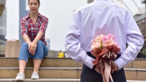 يمكنك تقديم الورود في المناسبات السعيدة (shutterstock.com)
