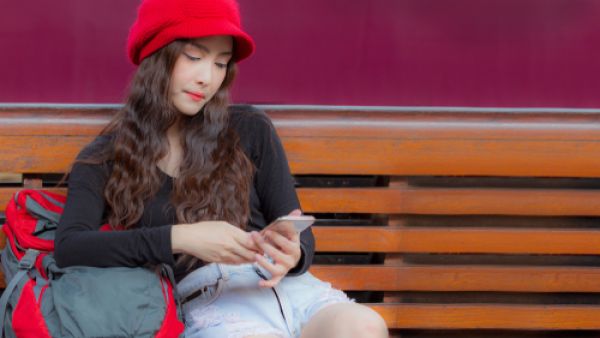 تطبيقات المواعدة والتعارف عبر الإنترنت يمكن أن تجعل الناس يشعرون بعدم الأمان (shutterstock.com)
