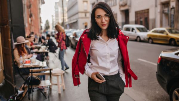 لا يمكن أن تخلو خزانتك من القميص الأبيض  (shutterstock.com)
