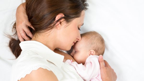 لاعتبارات طارئة تلجئ بعض الأمهات إلى استبدال الحلمة الطبيعية بحلمة السيلكون