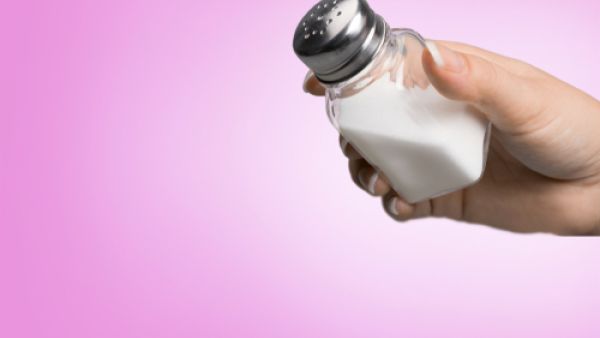 يُنصح بألا يتجاوز معدل الاستهلاك اليومي للملح ستة غرامات (shutterstock.com)
