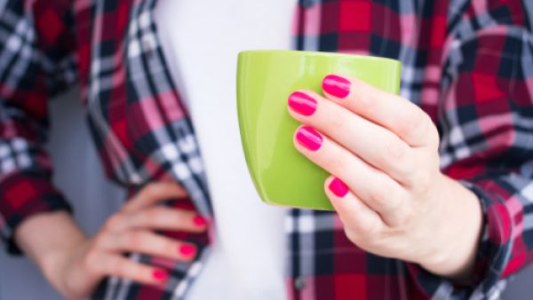 يمكن تناول الشاي الأخضر في بداية المساء (shutterstock.com)
