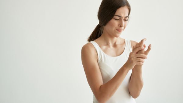 أحذر الجلوس فى التكيف فور الأستعمال وعليك بالتدفئة لوقت أطول حسب الإستعمال (shutterstock.com)
