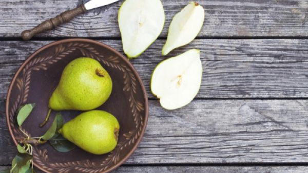 محتوى الإجاص العالي منحمض الفوليكي جعله هاماً للحامل (shutterstock.com)
