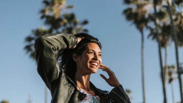 نقدم لك وصفة طبيعية، تعيد إليك لون البشرة الطبيعي سريعًا (shutterstock.com)
