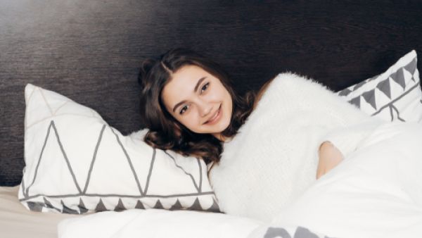 النوم مبكراً يُصفي البشرة

