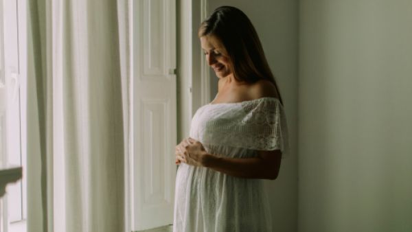  تناول الأغذية الغنية بالألياف فهي تساعد الجهاز الهضمي على العمل بشكل أفضل (shutterstock.com)
