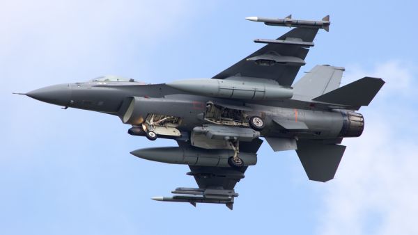 An F-16 jet. (Shutterstock)