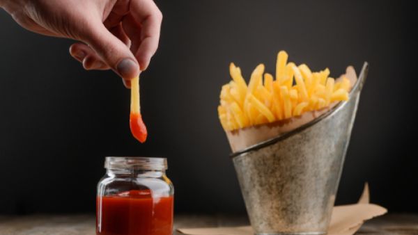 تناول ما لا يزيد عن ست شرائح من البطاطس المقلية سيكون آمناً. (shutterstock.com)
