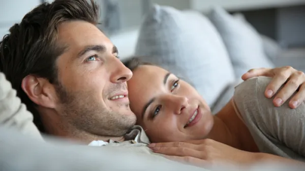 أحرص علي تخصيص وقت ما للاستماع لها فقط دون التعليق (shutterstock.com)
