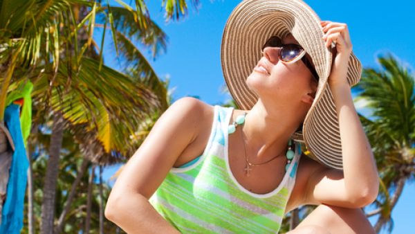 أشعة الشمس، تعد سببا لـ80 بالمئة من تجاعيد البشرة  (shutterstock.com)
