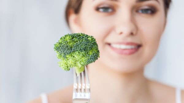يوفر البروكلي لجسمك العناصر المطلوبة لإنتاج الكولاجين (shutterstock.com)
