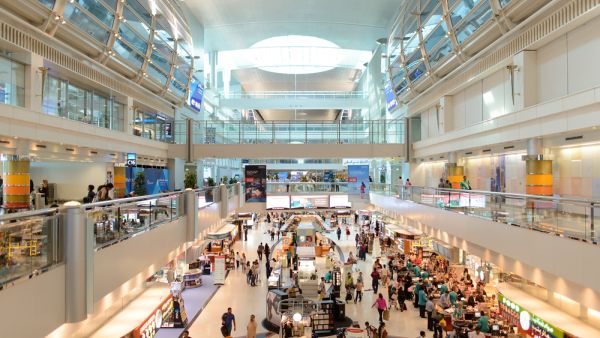 When the passenger arrives at the airport, the luggage automatically goes through a smart system without the need to carry it through. The passenger can then proceed through the smart tunnel to finish passport control procedures in a few seconds (Shutterstock/File Photo)