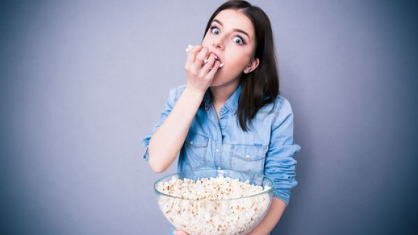  الفشار يسبب أضرارًا للأسنان أكثر من تلك التي تسببها الحلوى