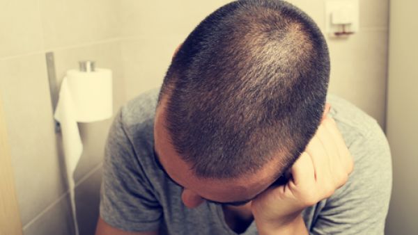 ادخلوا المرحاض في الوقت الذي تعتاد التبرز خلاله (shutterstock.com)