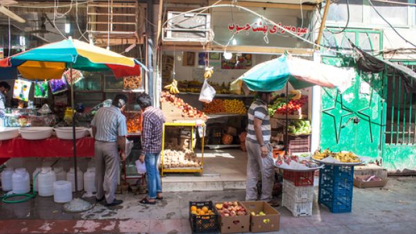 تكلفة قبر الخميني تناقش في ظل تنامي الفقر