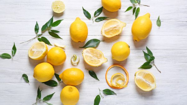 تدخل استعمالات الليمون أيضاً في عالم التجميل (shutterstock.com)
