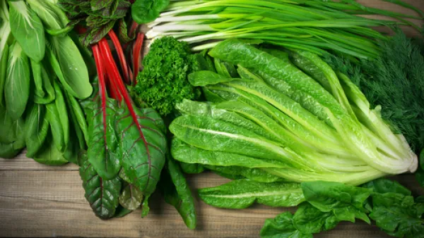 الخضروات الورقية غنية بالأملاح المعدنية والفيتامينات الضرورية لنشاط الكبد (shutterstock.com)
