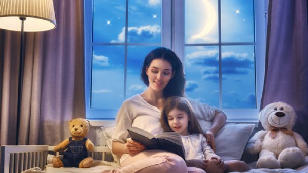 عند قراءة قصة، يخلق أطفالنا صورة في أذهانهم حولها  (shutterstock.com)
