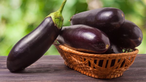 الباذنجان يحتوي على ألياف غذائية تقي من مرض السكري (shutterstock.com)
