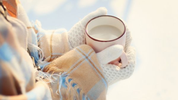 تناول الحليب، عند الإصابة بنزلة برد، يفاقم الأعراض (shutterstock.com)
