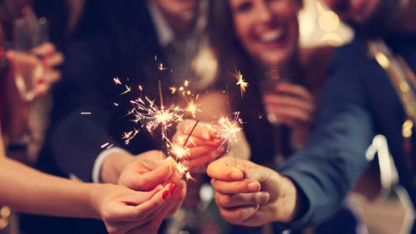 يجب تناول الطعام ببطء ومضغه جيداً (shutterstock.com)
