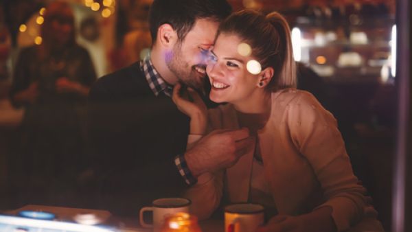 عيد الفلانتين مناسبة مميزة لاستعادة ذكريات أول لقاء بينكما