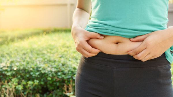 دهون الكرش من أكثر المشاكل المؤرقة التي تسبب لصاحبها الاحراج (shutterstock.com)
