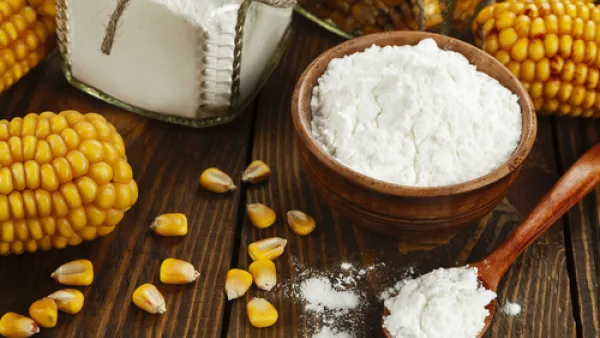 يوجد كثير من النشا في أشياء مثل البطاطا، والطحين، والأرز، والمعكرونة. (shutterstock.com)
