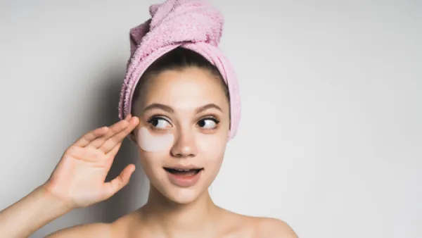 لا داعي لشراء منتجات التجميل ذات التكلفة الباهظة لعلاج الهالات السوداء (shutterstock.com)