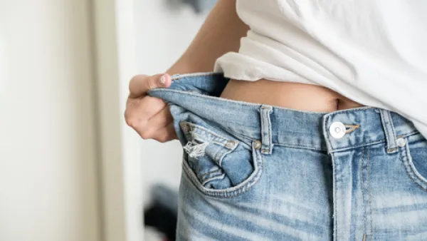 يجب عدم استخدام حِمية مؤقتة قليلة الفيتامينات والسعرات الحرارية بهدف نزول الوزن (shutterstock.com)
